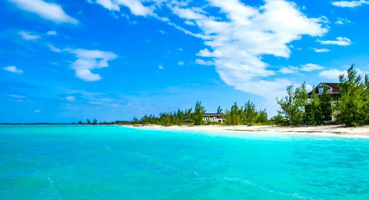 A turquoise Caribbean shoreline